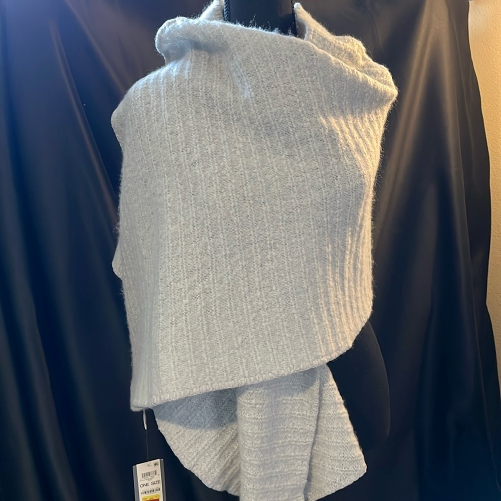 Soft gray knitted wrap​​